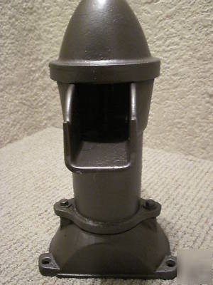 Vintage cast iron hand water pump well bullet shaped