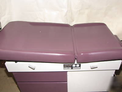 Umf model 5140 exam table