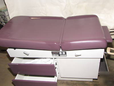 Umf model 5140 exam table