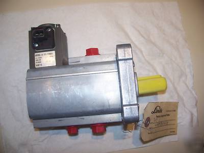 New genuine linde hydraulic drive pump L0009810438 