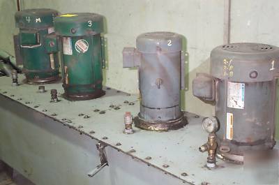 4 hydraulic pumps with reservoir