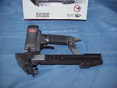 Senco hardwood floor stapler in box & manual SLS20HF