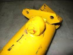 New - ford tractor hydraulic cylinder p/n D7NNB580B