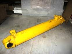 New - ford tractor hydraulic cylinder p/n D7NNB580B