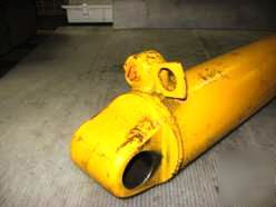 New - ford tractor hydraulic cylinder p/n D7NNB580B