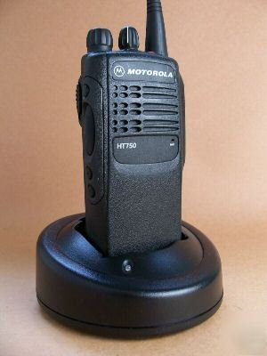 New mint motorola HT750 uhf 4-ch radio w/ battery