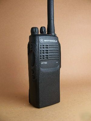 New mint motorola HT750 uhf 4-ch radio w/ battery