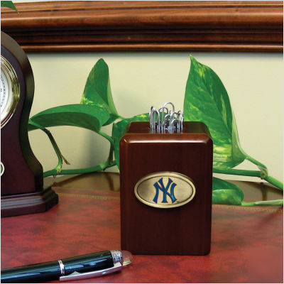 New the memory company york yankees paper clip holder