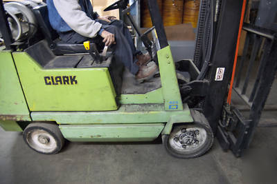 Clark GCS30 fork lift three mast design