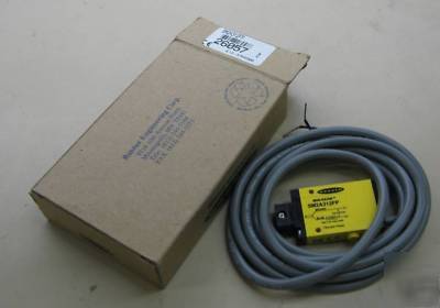 New banner SM2A312FP mini beam sensor - in box