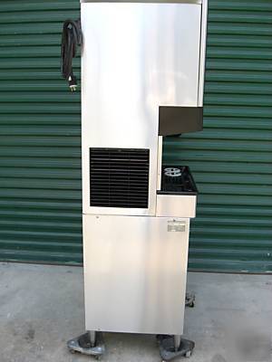 Ice machine hoshizaki 2005 dcm 500BAF with stand