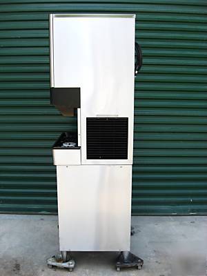 Ice machine hoshizaki 2005 dcm 500BAF with stand