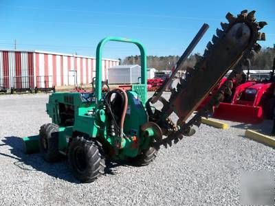 2004 ditch witch 3700DD ride on trencher - side shift