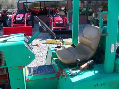 2004 ditch witch 3700DD ride on trencher - side shift
