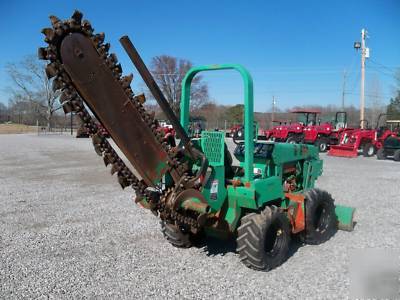 2004 ditch witch 3700DD ride on trencher - side shift