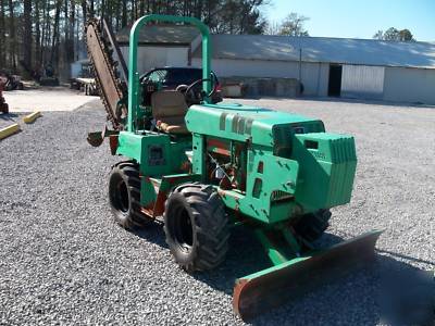 2004 ditch witch 3700DD ride on trencher - side shift
