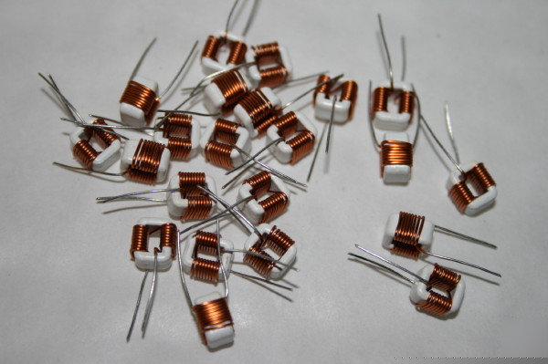 5UH 2A square coil chokes, useful ferrites (X4) FBA15A