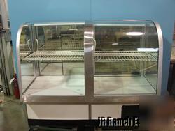 Federal dualtemp bakery display case-dry & refrigerated
