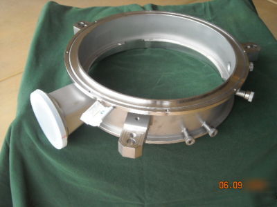 Semiconductor industry vertical vacuum flange