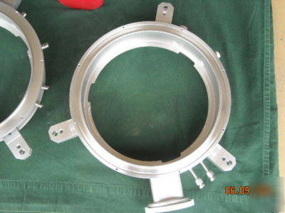 Semiconductor industry vertical vacuum flange