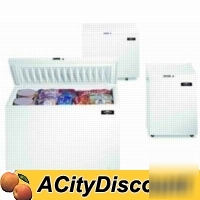 Arctic air 13 cu.ft white commercial chest freezer CF13