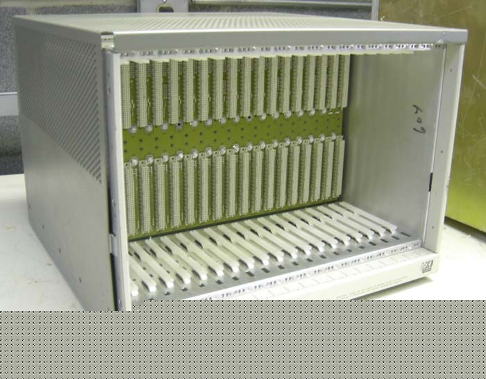 Hp E1302A 20-slot b-size vxi mainframe