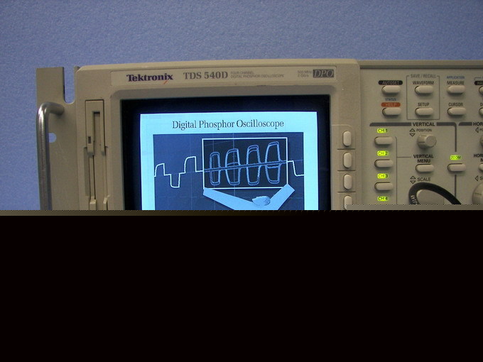 Tektronix tds 540D digitizing phosphor oscilloscope 4CH