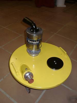 Tornado air vacuum in great condition 