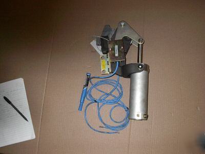 New smc pneumatic cylinder hold down clamp M157