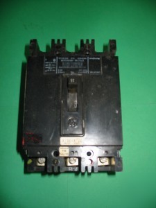 Westinghouse 3 pole 498D52G38 480 vac circuit breaker