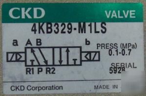 Ckd 4KB329-M1LS pneumatic valve sub base porting