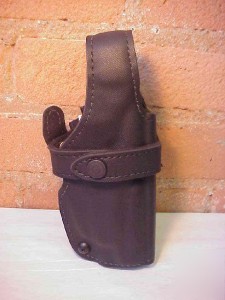 Safariland model 070 duty holster for old sig P220, 226