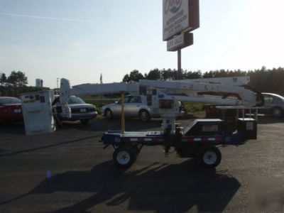 06 skylift with altec AT37-g bucket boom lift must see