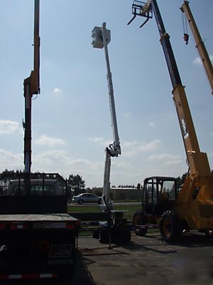 06 skylift with altec AT37-g bucket boom lift must see