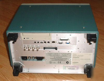 Tektronix TLA624 logic analyzer 136 channel 