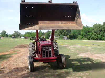 International 454 with case 2200 loader & implements