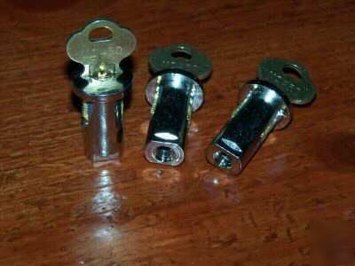 Gumball machine lock & key (3) vendmaster eagle a&a oak