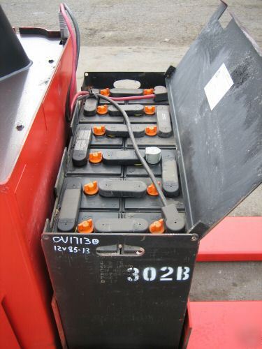 2001 raymond forklift ride on electric jack 6000 lb.cap