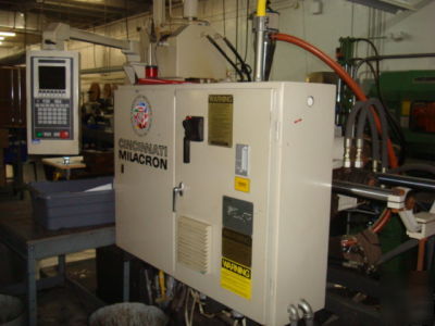 1993 cincinnati 40-ton plastic injection molding machin