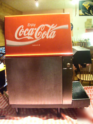 Coke fountain cooling and dispensing