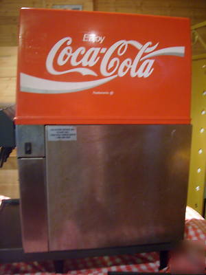 Coke fountain cooling and dispensing