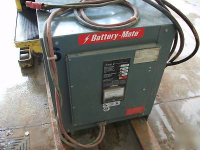 Hyster fork lift truck with 24V battery charger 