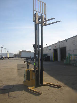 Yale 4000# forklift walk behind 10' lift 24 volt w/tilt