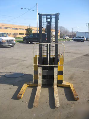 Yale 4000# forklift walk behind 10' lift 24 volt w/tilt