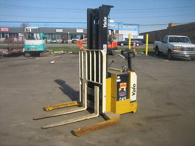 Yale 4000# forklift walk behind 10' lift 24 volt w/tilt