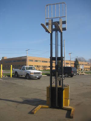 Yale 4000# forklift walk behind 10' lift 24 volt w/tilt