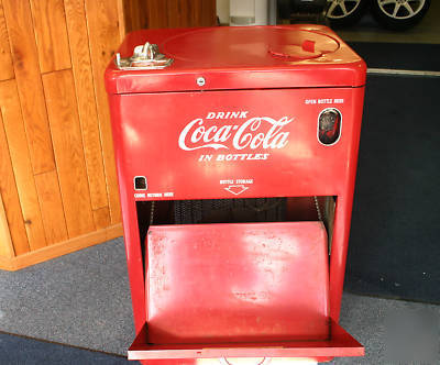 Vendo coke machine a 23 never restore great condition 