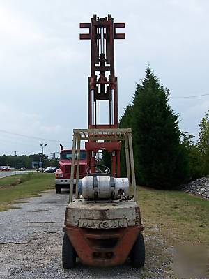 Nissan / datsun 5000 lb pneumatic forklift