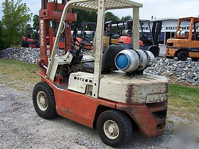 Nissan / datsun 5000 lb pneumatic forklift