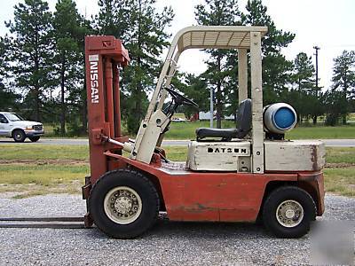 Nissan / datsun 5000 lb pneumatic forklift